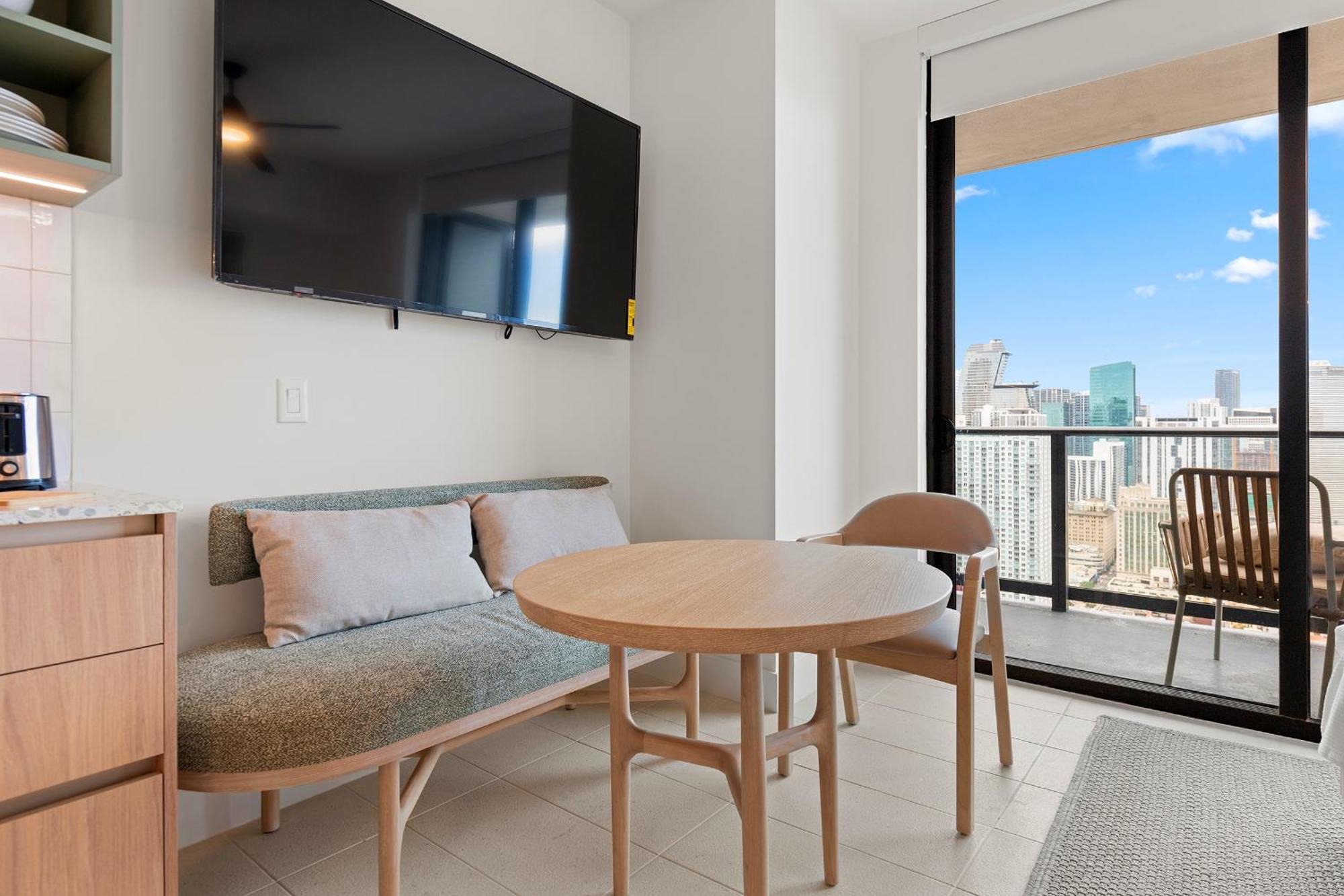 Free Parking In W Stunning Views Apartment